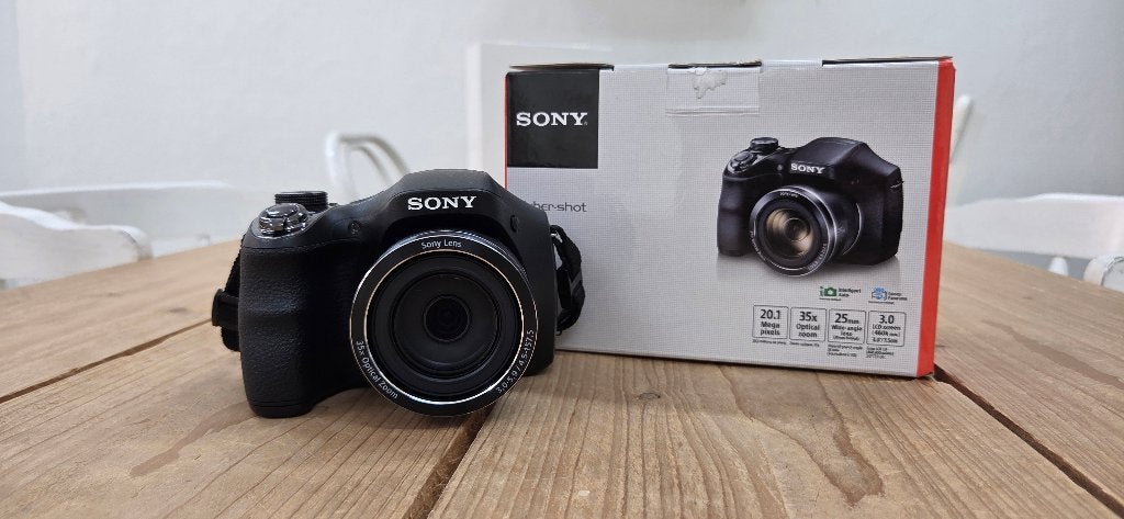 Sony H300  - Brugcamera met 35x zoom, 1cm macro & 20,1mp, Audio, Tv en Foto, Fotocamera's Digitaal, Ophalen of Verzenden, Zo goed als nieuw