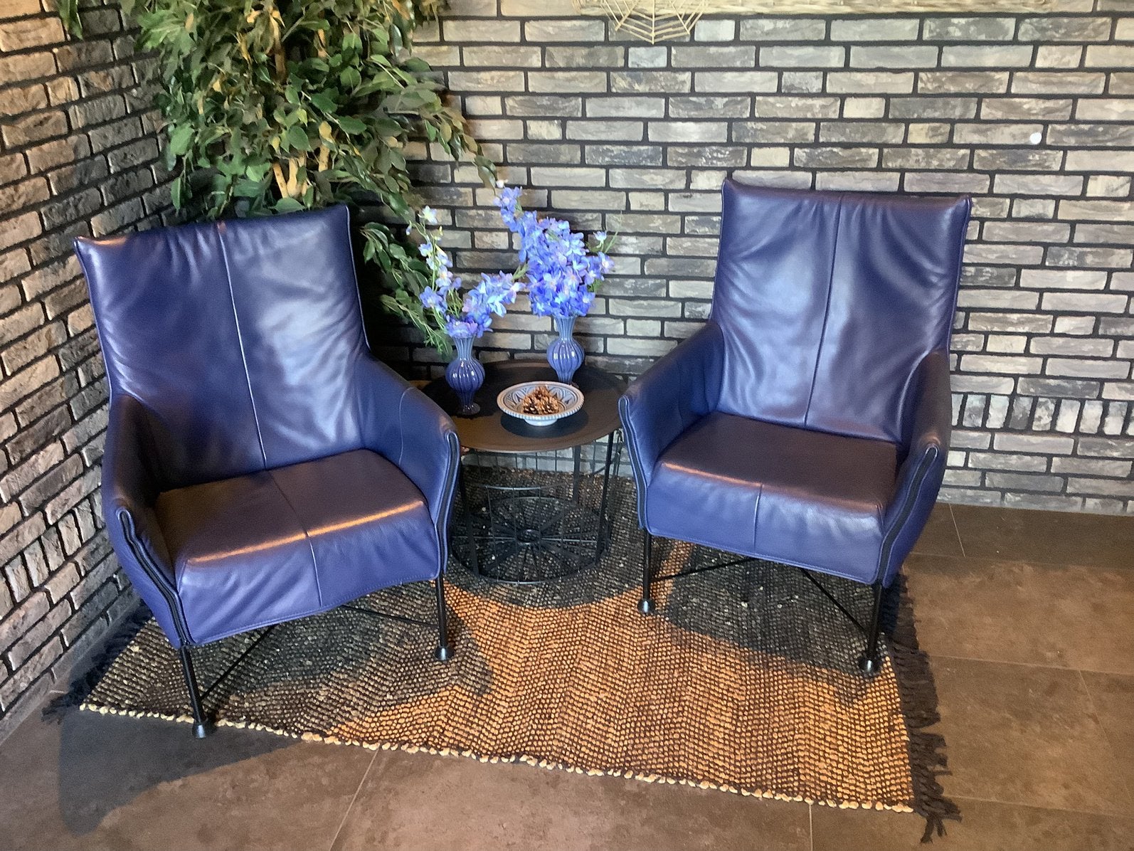 2 Prachtige fauteuils overcompleet. Kleurstelling blauw leer, Gebruikt, Modern / klassiek / industrieel, 75 tot 100 cm, Ophalen of Verzenden