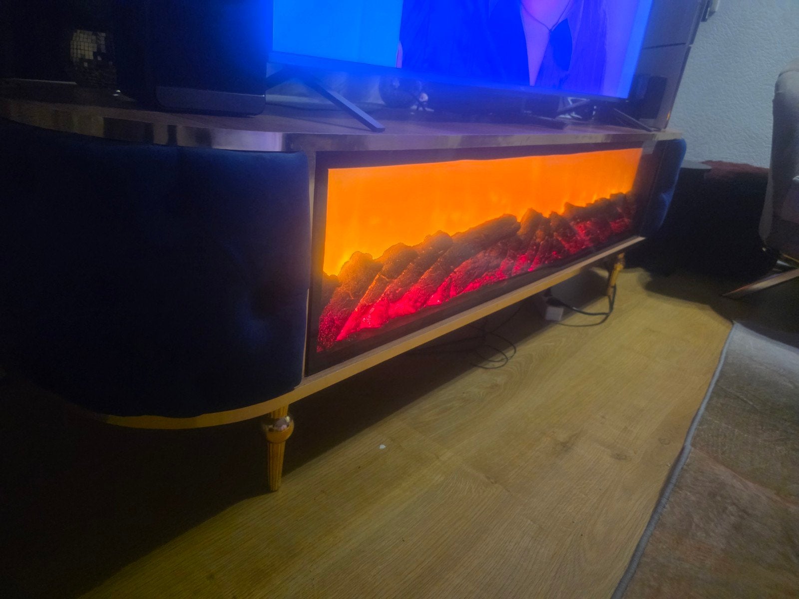 tafel. kast Een tv-standaard, Huis en Inrichting, Ophalen of Verzenden, Gebruikt, Vrijstaande haard, Overige soorten