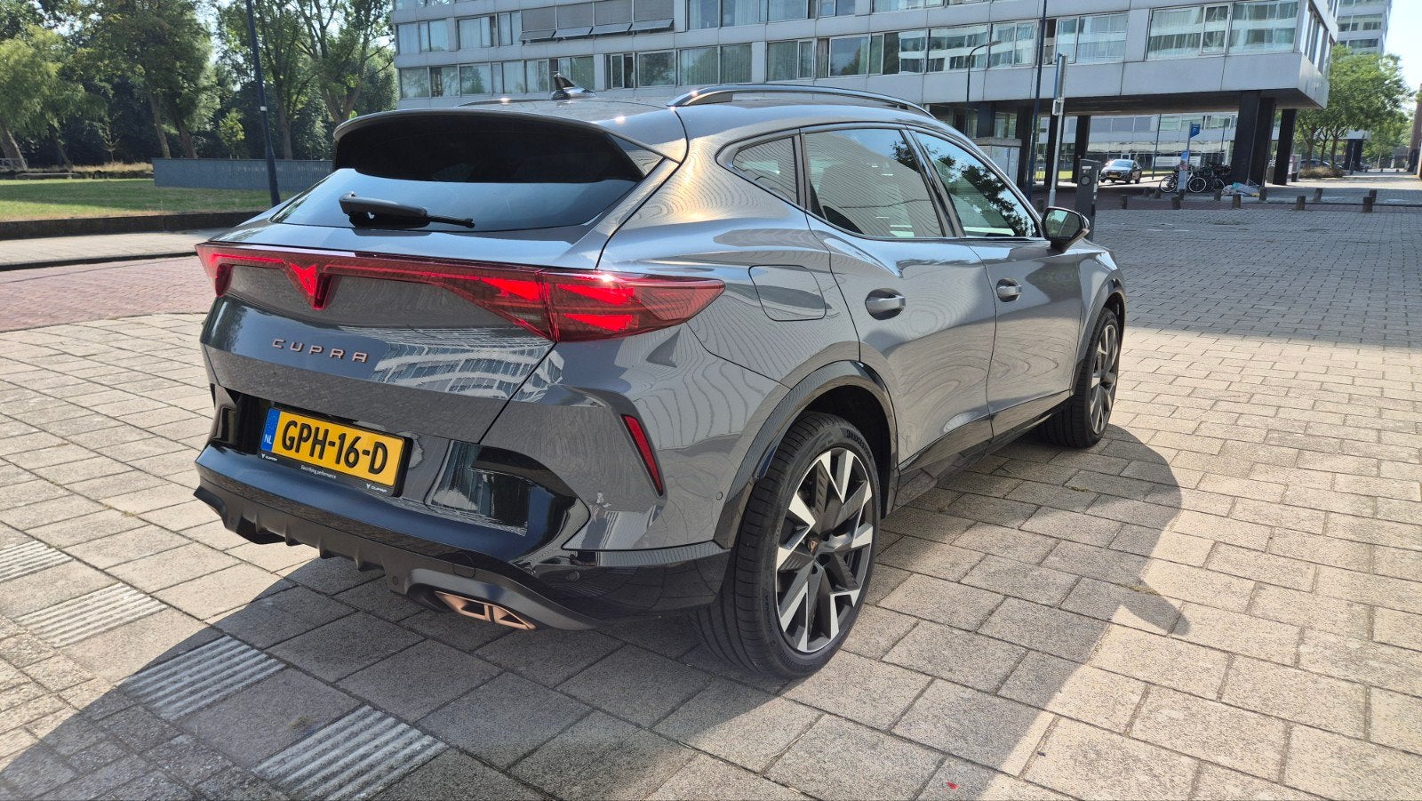Cupra Formentor 1.5 PHEV 204pk Graphene Gray (garantie), Auto's, 1498 cc, 4 cilinders, 250 km/l, Leder en Stof