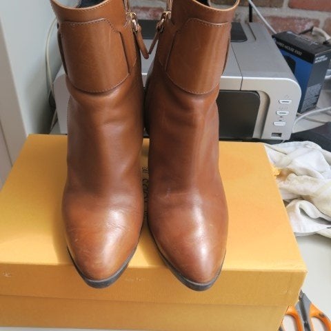 Korte laarsjes bruin rits opzij Tod's mt 40, Bruin, Lage of Enkellaarzen, Ophalen of Verzenden, Zo goed als nieuw