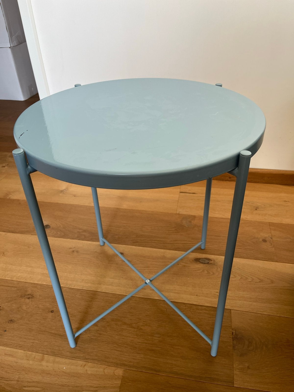 IKEA GLADOM bijzettafel lichtblauw (45x53cm), Minder dan 55 cm, Metaal of Aluminium, Rond, Zo goed als nieuw