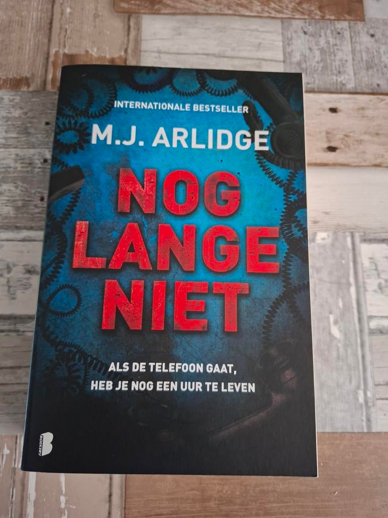 M.J. Arlidge - Nog Lang Niet (Helen Grace #9), Boeken, Ophalen of Verzenden, Zo goed als nieuw, M.J. Arlidge