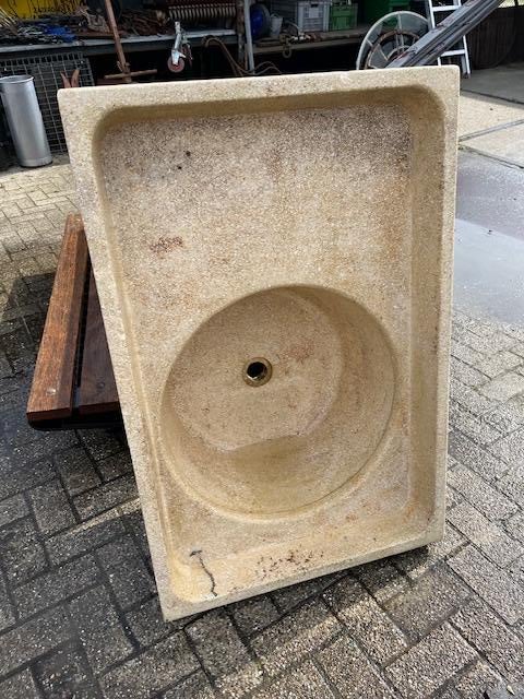 Oude uitstortgootsteen / wasbak / lavette, Ophalen, Gebruikt, Steen, Wastafel
