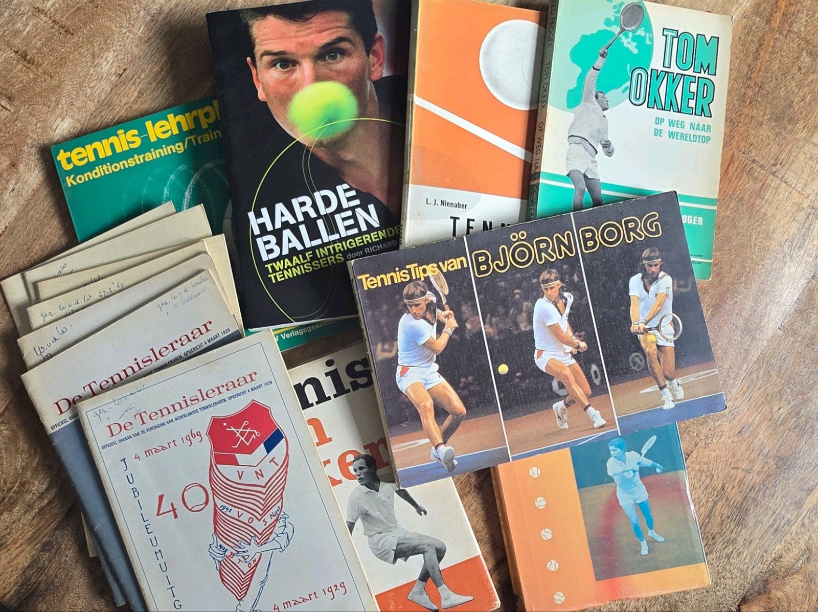 TENNISBOEKEN + VERENIGINGSBLADEN, Ophalen of Verzenden, Gelezen, Sport, Hobby en Vrije tijd