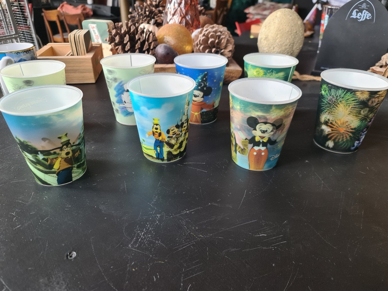 Disney bekers 8 stuks, Ophalen, Mickey Mouse, Zo goed als nieuw, Servies