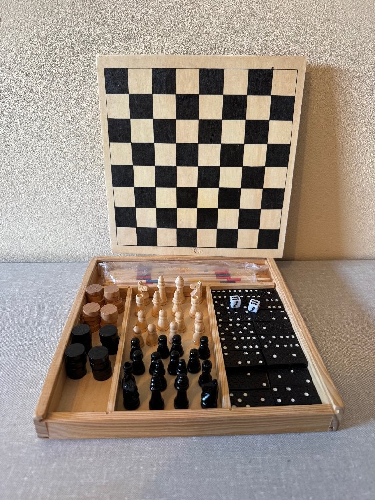 HOUTEN spellendoos dammen schaken domino mikado enz, Een of twee spelers, Ophalen of Verzenden, Zo goed als nieuw