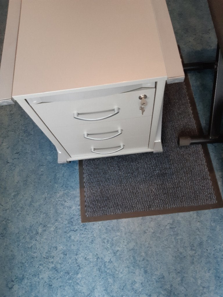 Nachtkastje, Huis en Inrichting, Slaapkamer | Nachtkastjes, Ophalen, Kunststof, Gebruikt, 45 tot 65 cm
