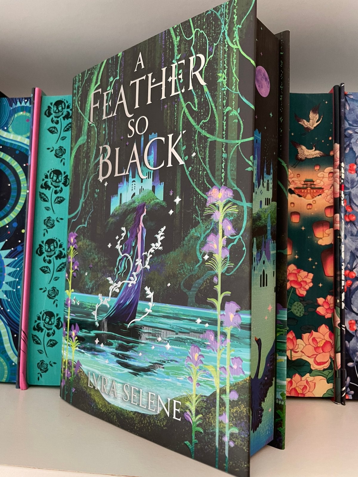 Fairyloot A Feather so Black illumicrate owlcrate, Ophalen of Verzenden, Nieuw