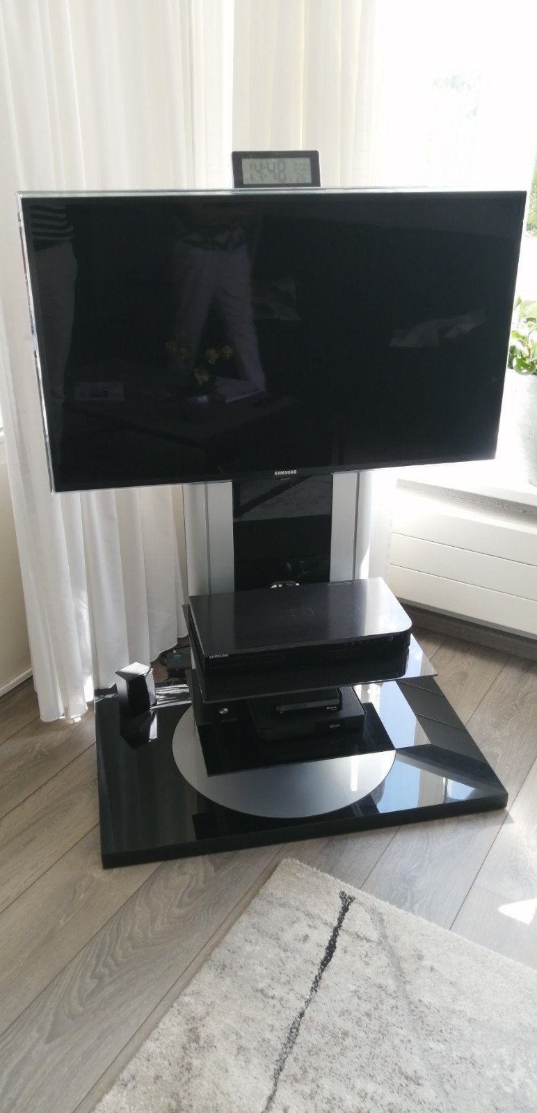 Moderne TV-standaard met glazen planken, Ophalen, Gebruikt, 100 tot 150 cm, 50 tot 100 cm