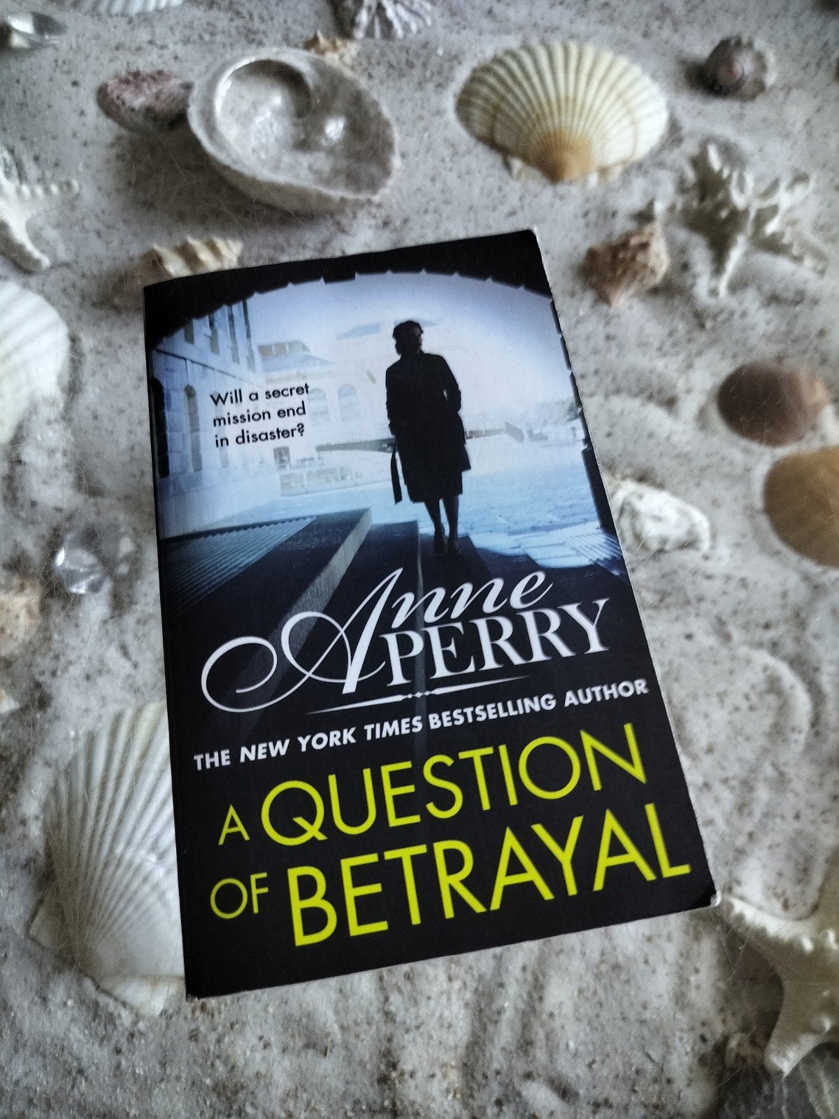 Anne Perry - A question of betrayal - English, Ophalen of Verzenden, Gelezen