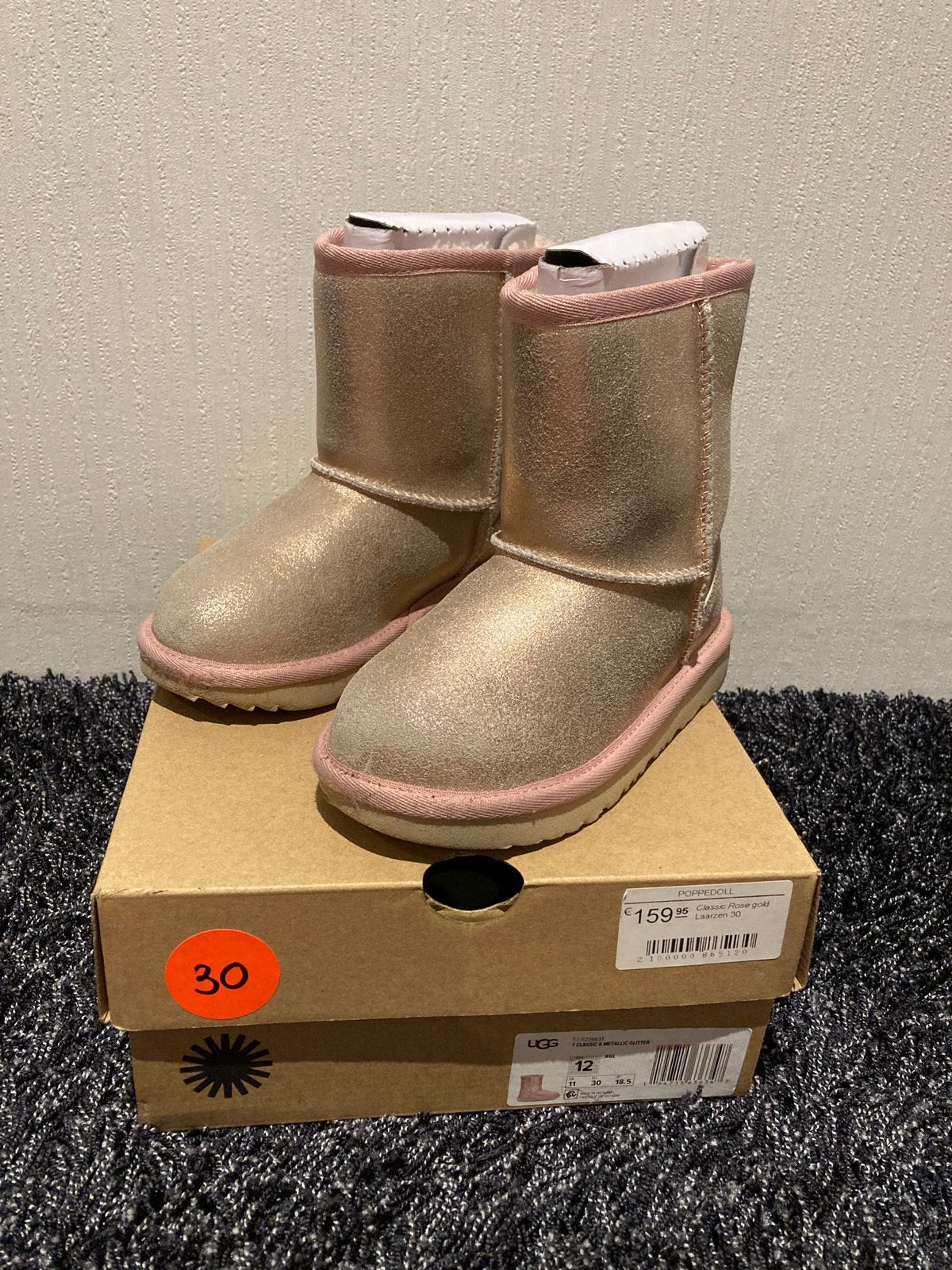 UGG Kinderlaars Maat 30, Meisje, Ophalen of Verzenden, Laarzen, Zo goed als nieuw