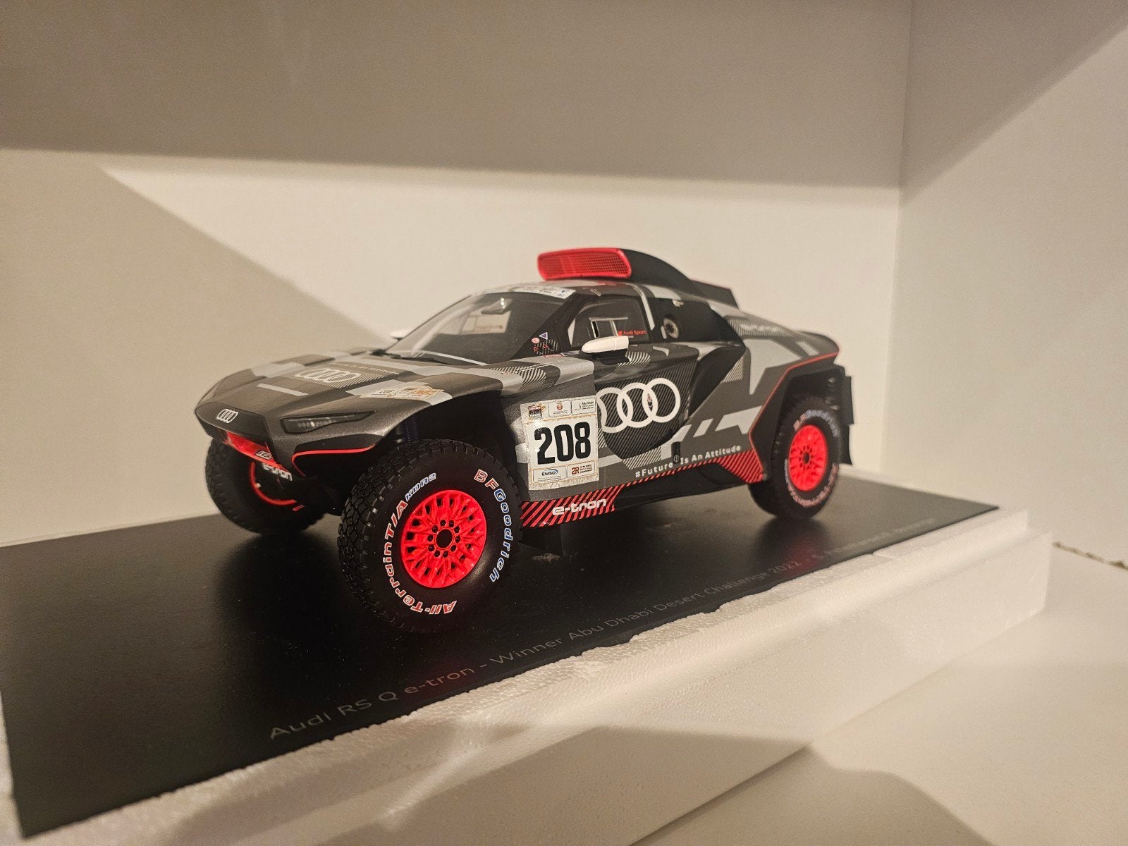 Audi RS Q e-tron - Winnaar Abu Dhabi 2022 1:18, Ophalen of Verzenden, Zo goed als nieuw, Overige typen