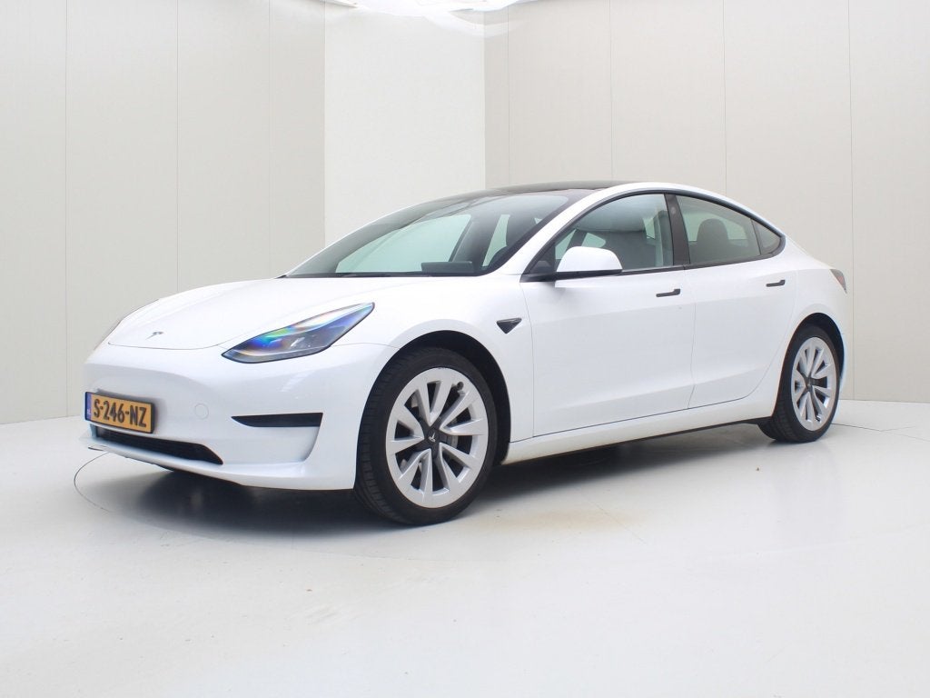 Tesla Model 3 Standard RWD Plus UPGRADE 92.3% SoH [ TREKHAAK, Auto's, Automaat, Gebruikt, Wit, Origineel Nederlands