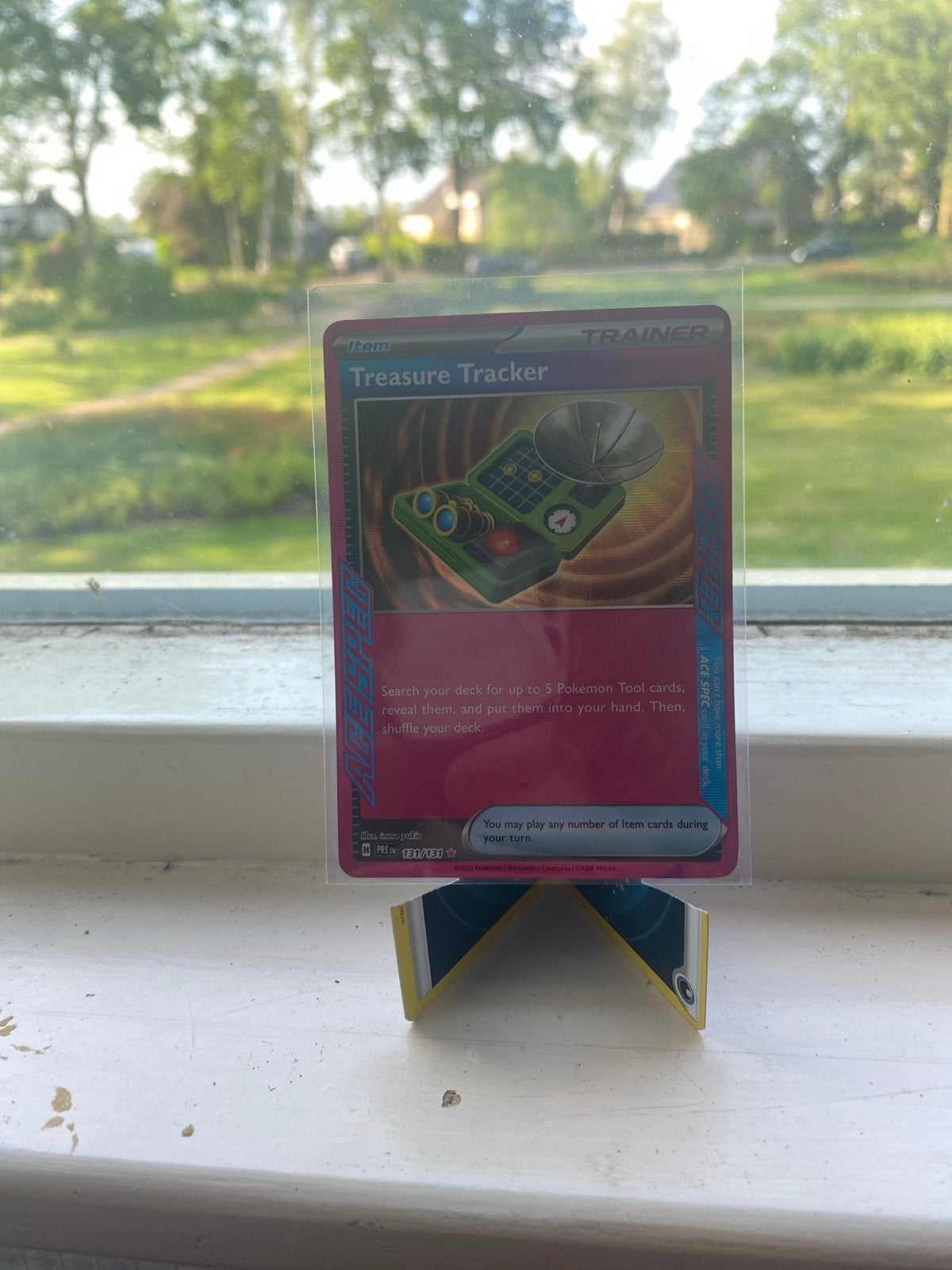 Pokémon TCG: Treasure Tracker 131/131 Prismatic Evolution, Ophalen of Verzenden, Zo goed als nieuw, Losse kaart