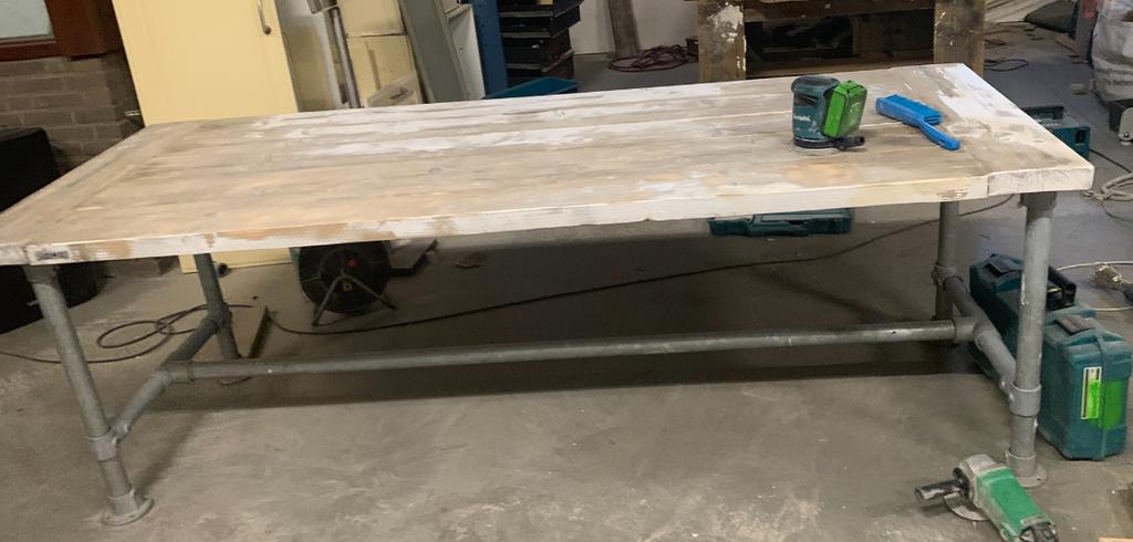 Robuuste tuintafel van steigerhout met steigerbuizen onderst, Ophalen of Verzenden, Gebruikt, Rechthoekig, Hout