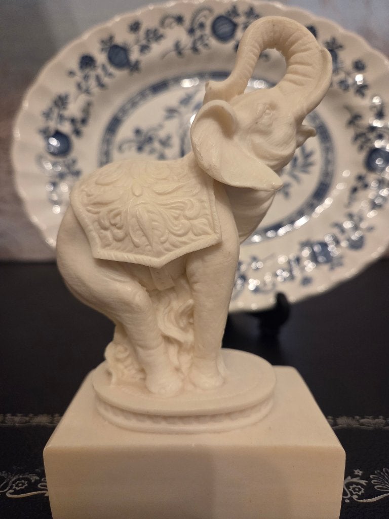 Albasten witte circusolifant van A. Gianelli uit Italië 1972, Antiek en Kunst, Minder dan 20 cm, Natuurlijk materiaal, Ophalen of Verzenden