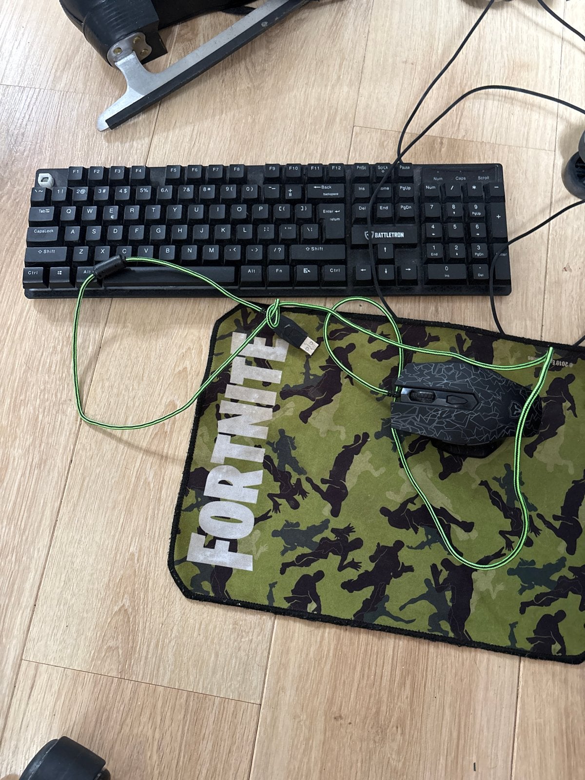 Keyboard, muis en muismat (Fortnite) - ESC-knop mist, Ophalen, Muis, Gebruikt, Gaming muis
