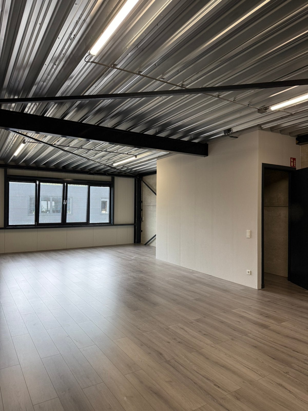 70m2 Bedrijfsruimte praktijkruimte opslag kantoor te huur, Zakelijke goederen, 70 m², Huur