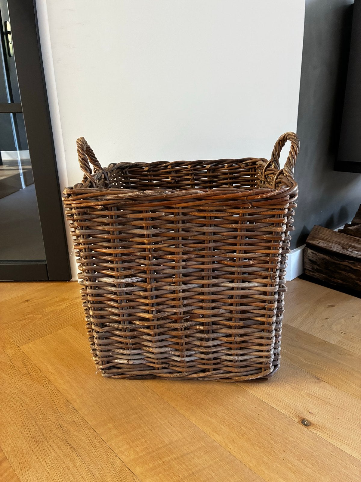 Hoge vierkante wilgentenen mand (rotan - riet), Ophalen, Gevlochten, Mand, Vierkant