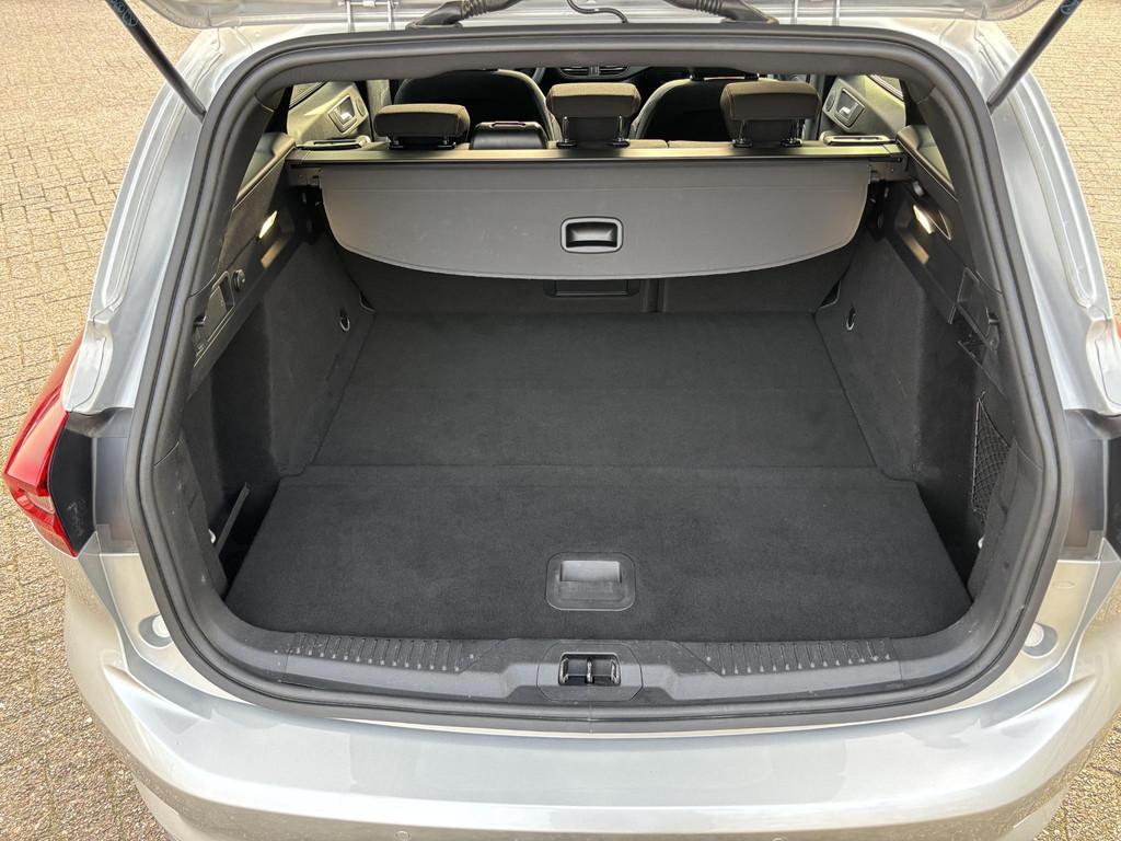 Ford Focus Wagon 1.0 EcoBoost Hybrid ST Line X 155pk | Trekh, Stof, Gebruikt, Euro 6, 155 pk