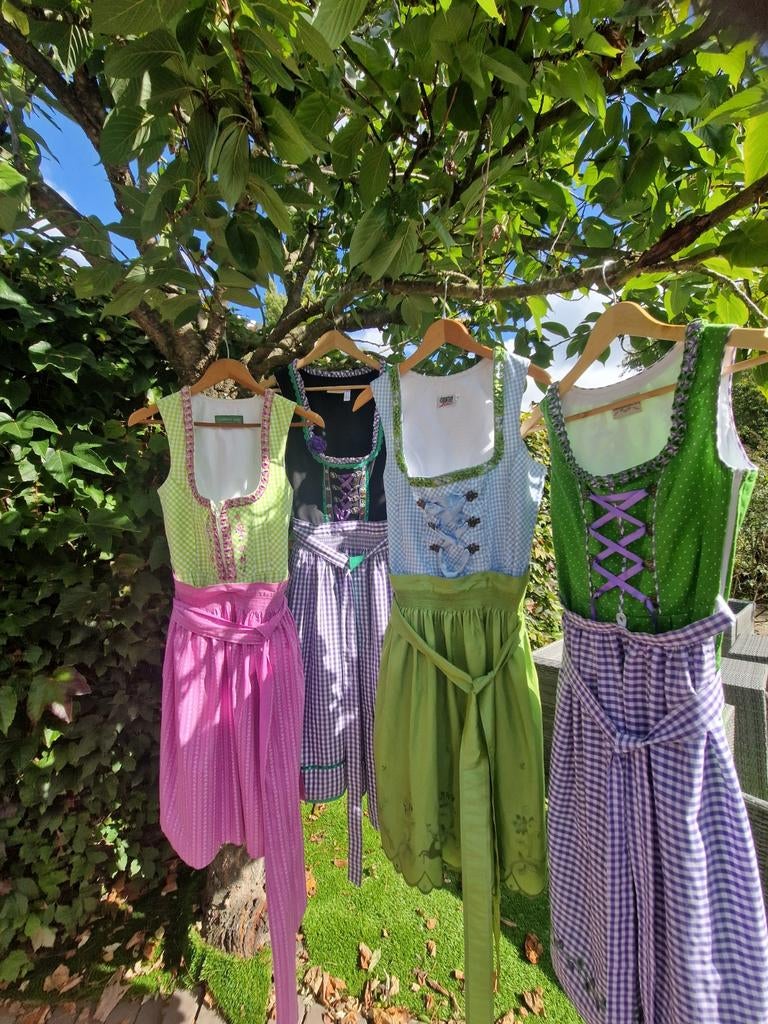 Originele Oostenrijkse Dirndl 's te koop €50,- per stuk, Ophalen of Verzenden, Zo goed als nieuw, Overige thema's