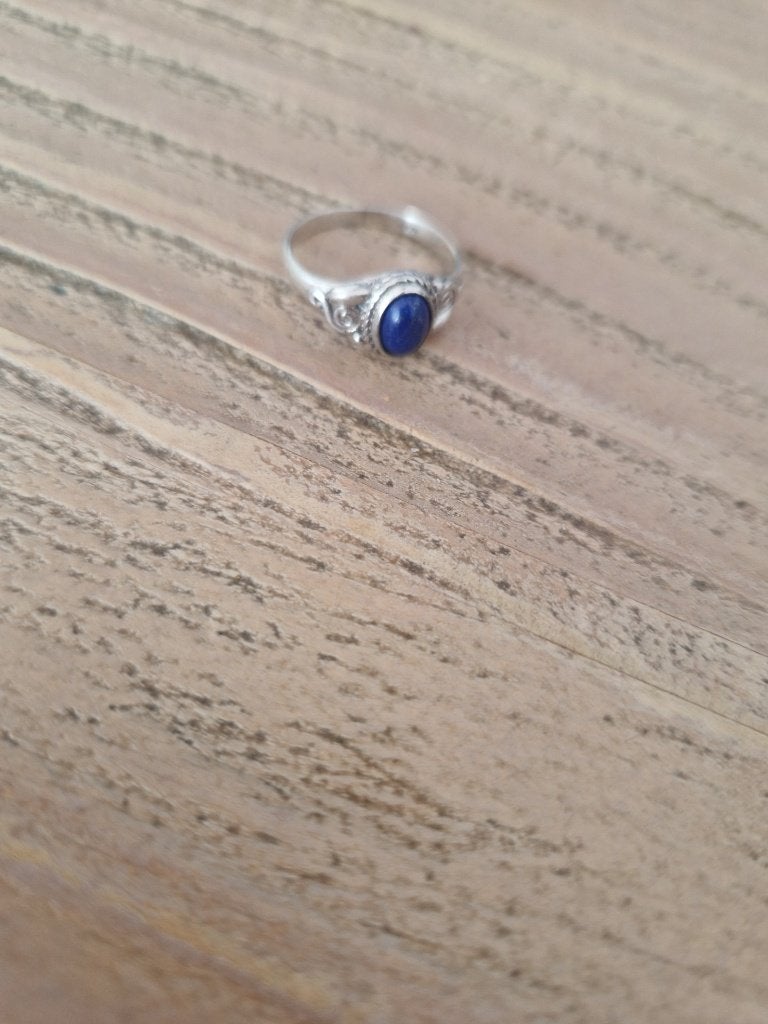 Antieke, zilveren ring met lapis steentje. Mt 16., Ophalen of Verzenden, Zilver, Ring, Met edelsteen