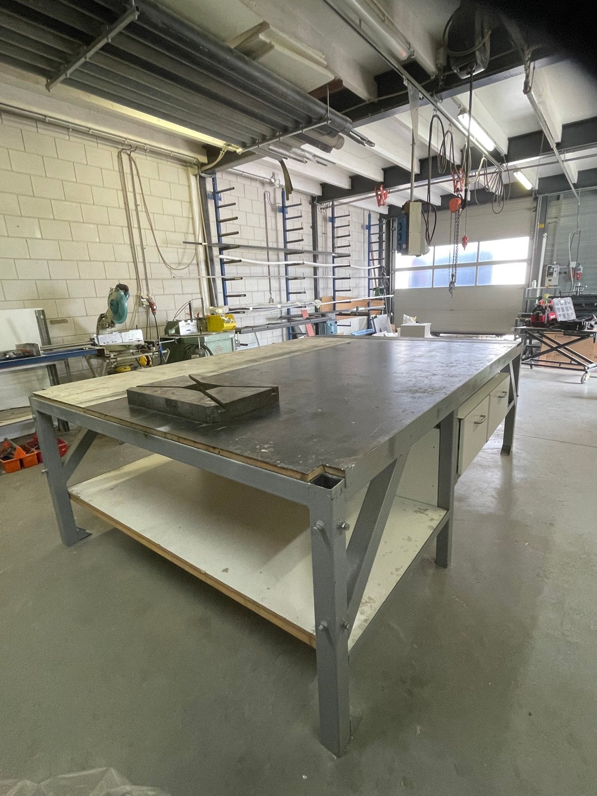 Robuuste werktafel met lades en opslagruimte, Ophalen, Gebruikt