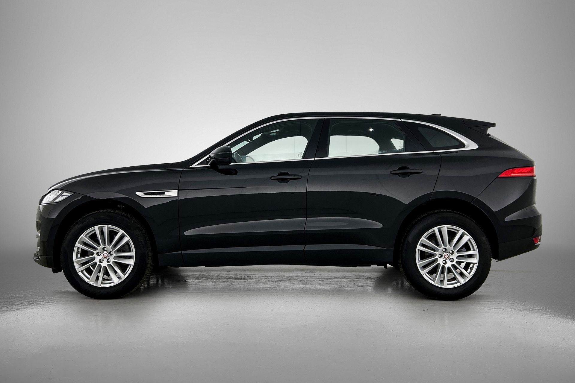 Jaguar F-PACE 2.0 Portfolio AWD 30t | 301PK | NL-AUTO | GOED, Auto's, Jaguar, Gebruikt, 4 cilinders, Zwart, Bedrijf