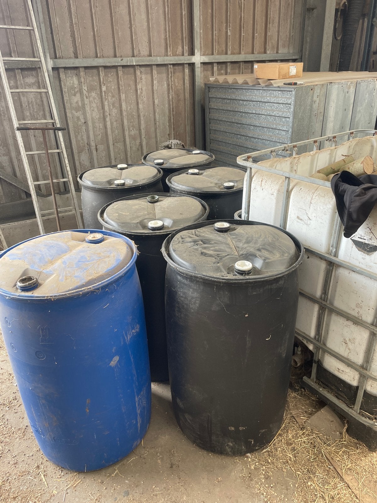200 liter vaten - Diverse kleuren en goede staat, 150 liter of meer, Ophalen of Verzenden