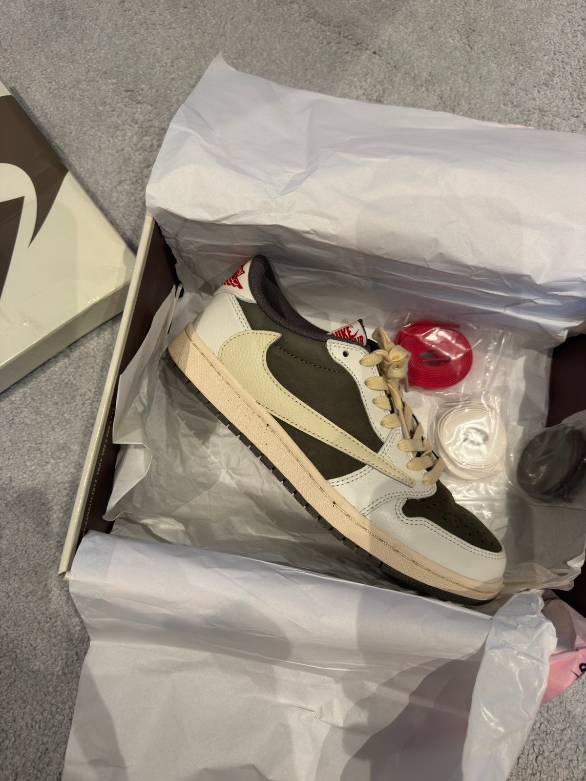 Travis Scott Jordan 1 Low Olive - Maat 40, Ophalen of Verzenden, Gedragen, Groen, Sneakers of Gympen