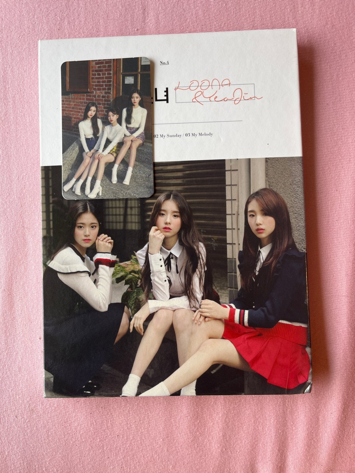 LOONA & Yeojin CD met fotokaar, K-pop, Ophalen of Verzenden, Zo goed als nieuw, Inclusief boekje