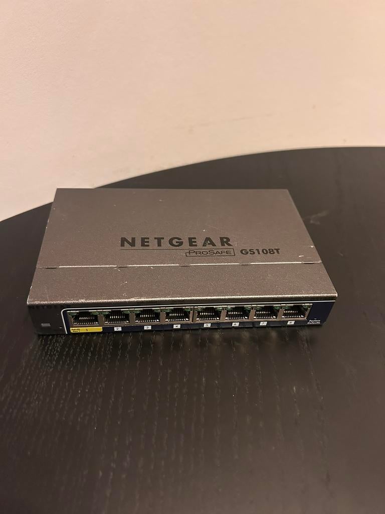 Netgear switch 8ports, Computers en Software, Netwerk switches, Zo goed als nieuw, Ophalen of Verzenden