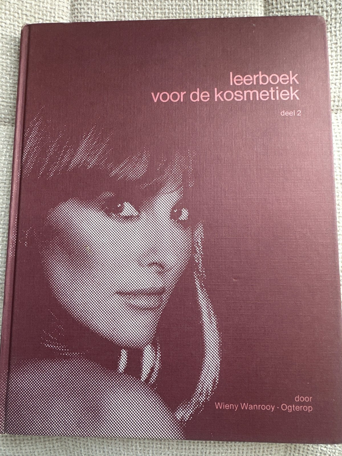 Leerboek voor de Kosmetiek - Deel 2, Ophalen of Verzenden, Gamma, Gelezen, MBO