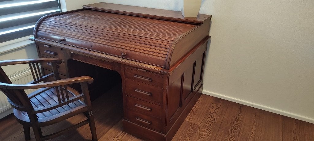 rolluikbureau mahonie, Ophalen