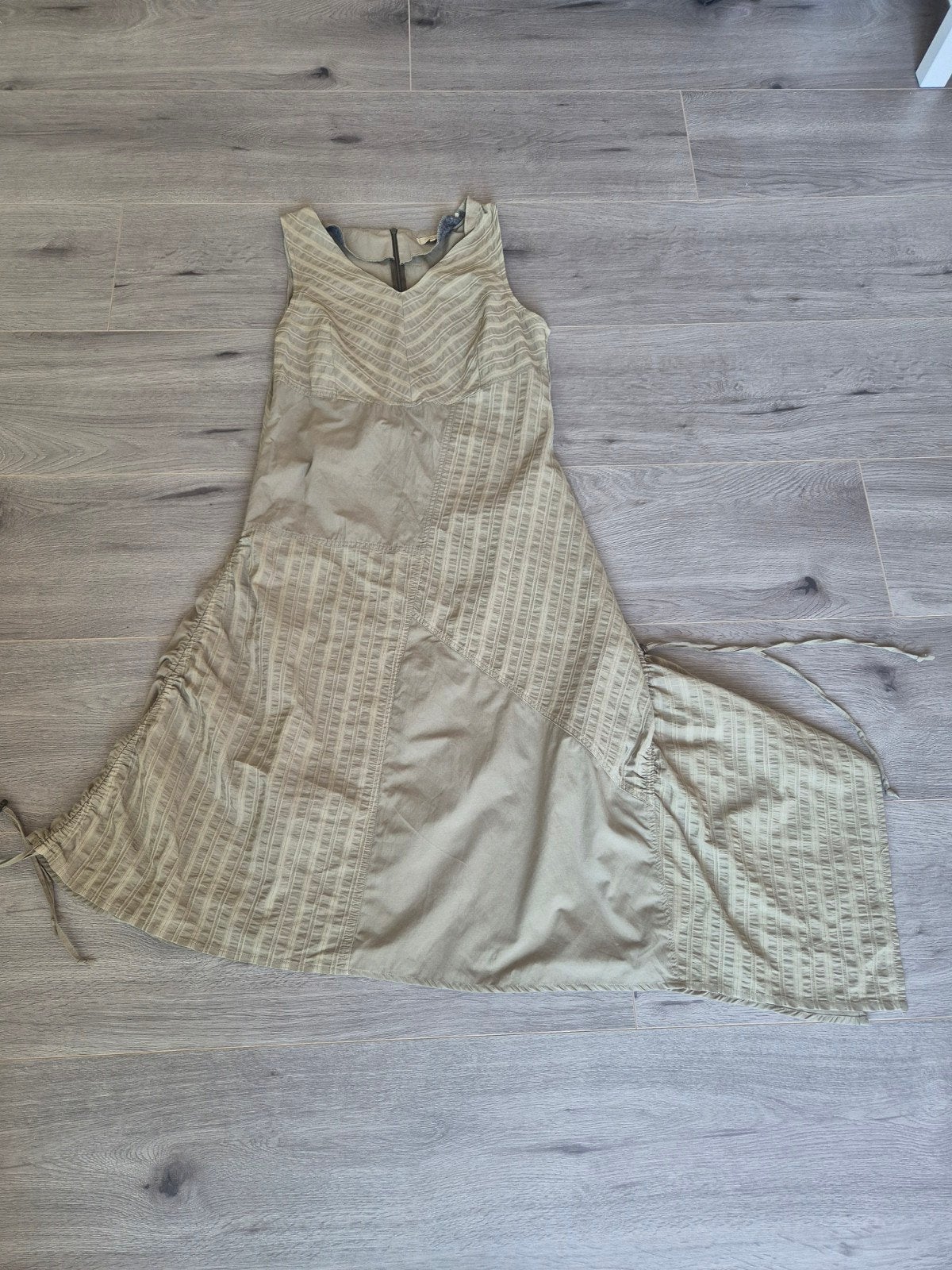 CLARA VITTI Asymmetrische Maxi Jurk Khaki Beige Maat 44 L/XL, Beige, Maat 42/44 (L), Zo goed als nieuw, Onder de knie