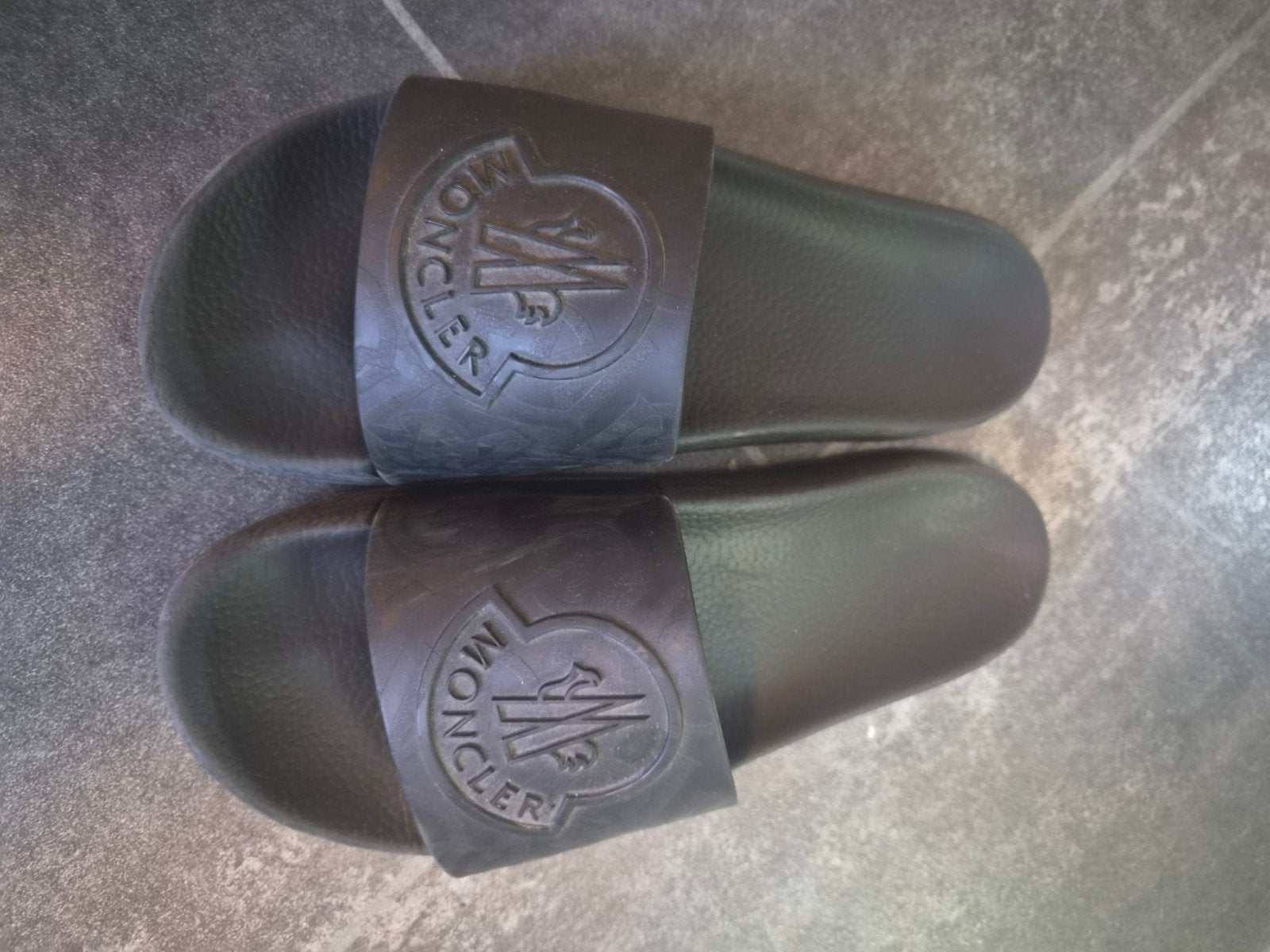 Moncler slippers - Maat 42 - Zwart, Kleding | Heren, Moncler, Zwart, Gedragen, Ophalen