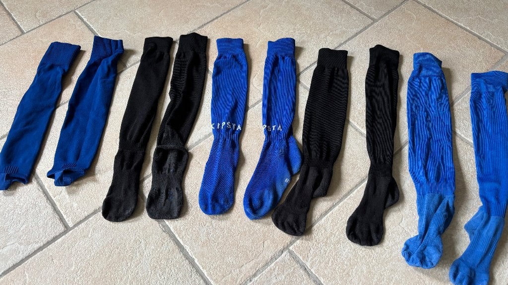 Voetbalsokken maat 35-38 blauw en zwart, Kleding | Heren, Sokken en Kousen, Ophalen of Verzenden, Gedragen, Overige maten, Blauw