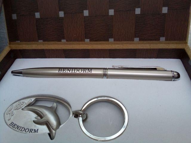 Sleutelhanger DOLFIJN + Pen <> Luxe SET <> Souvenir BENIDORM, Verzamelen, Ophalen of Verzenden, Zo goed als nieuw, Dier of Natuur
