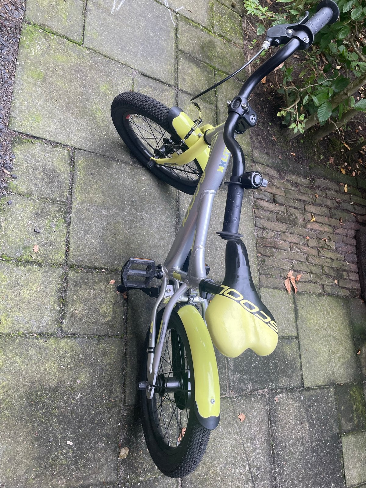 SCOOL Xlite kinderfiets 16 inch - Zo goed als nieuw!, Ophalen, Zo goed als nieuw, Terugtraprem, 16 tot 20 inch