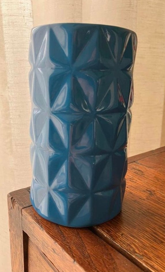 Blauwe petrol vaas met geometrisch patroon Teal vase, Huis en Inrichting, Ophalen of Verzenden, Zo goed als nieuw, Blauw