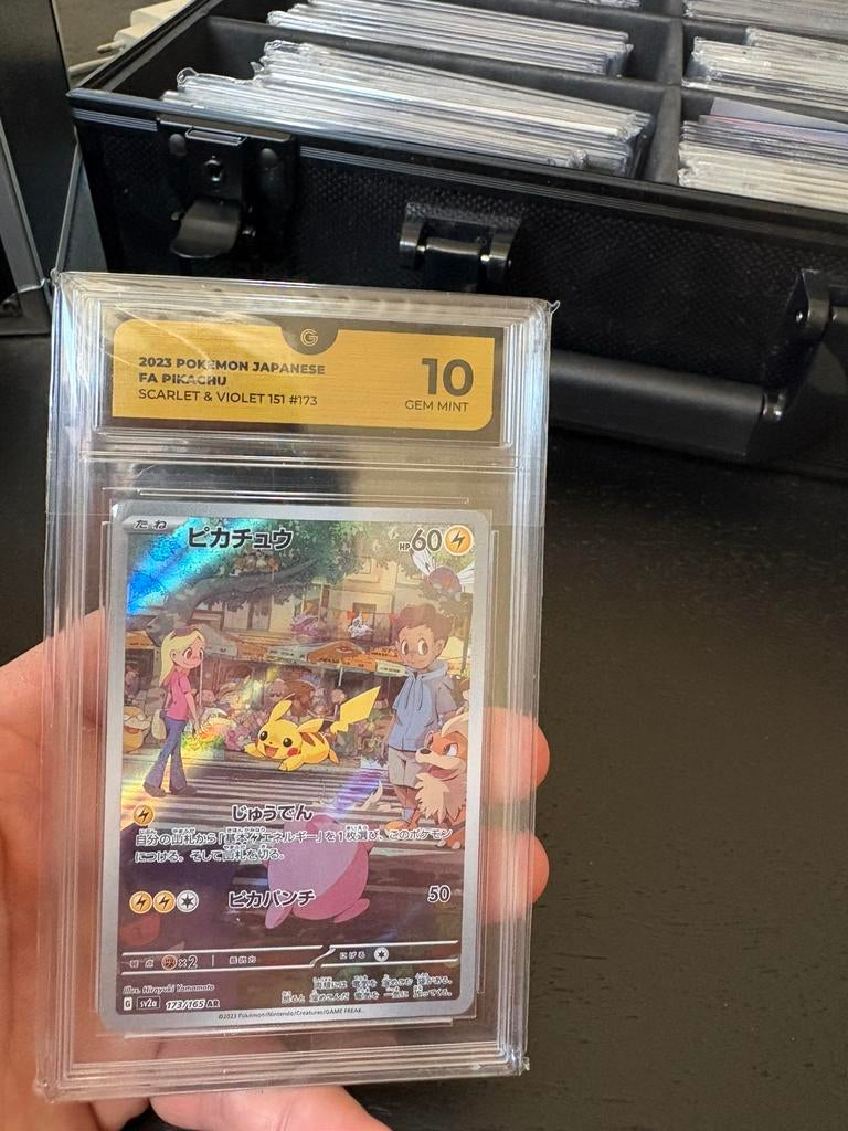 Pikachu 151 grade 10, Ophalen of Verzenden, Zo goed als nieuw, Meerdere kaarten, Foil