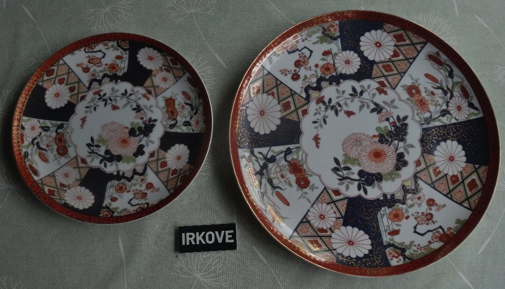 TWEE PRESENTEER BORDEN * Japans Porselein *, Verzenden, Zo goed als nieuw, Porselein, Bord of Schaal