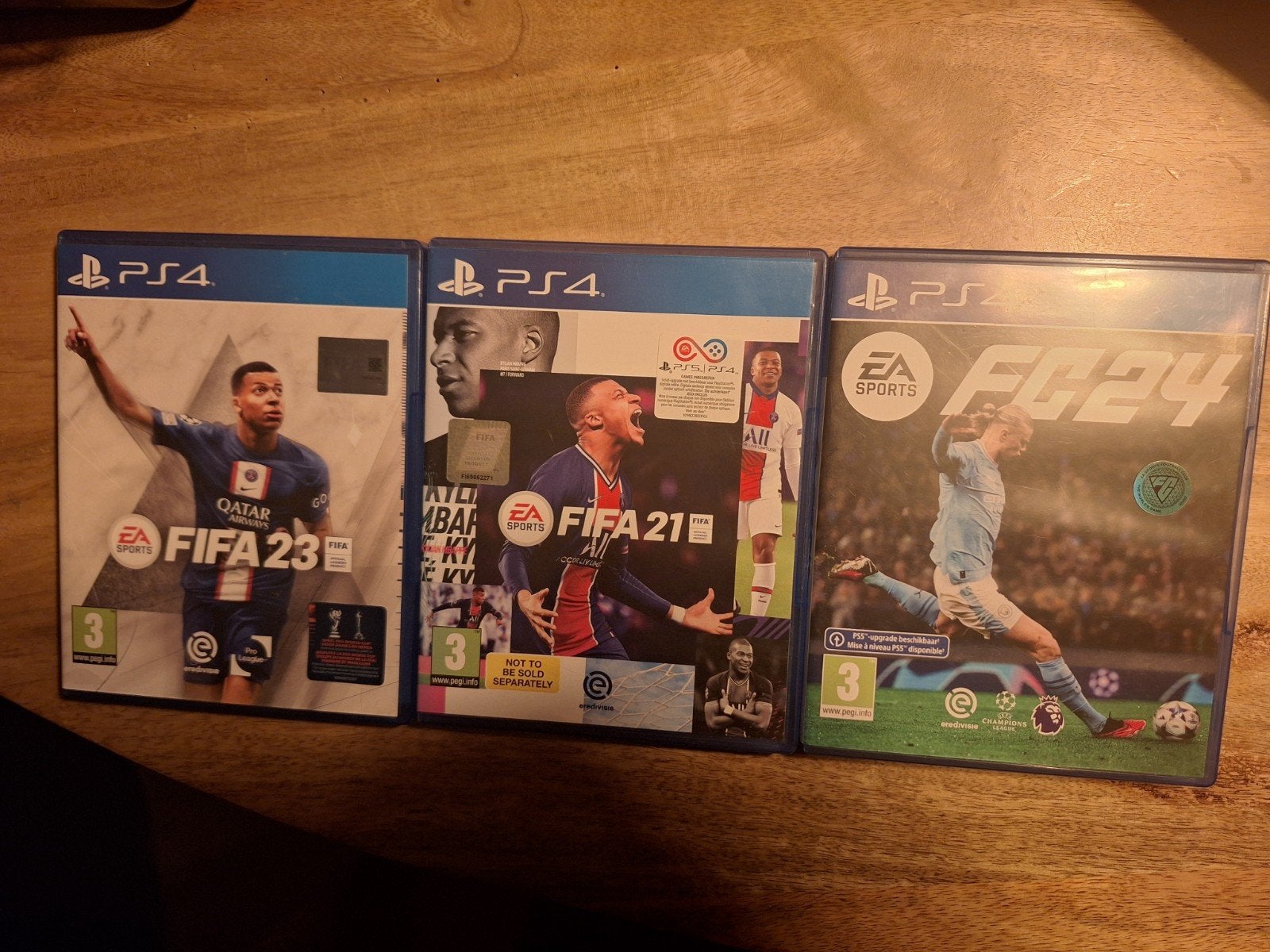 FIFA 21, FIFA 23 en FC 24 voor PS4 - Voetbalgames Bundel, Ophalen of Verzenden, Zo goed als nieuw, Eén computer, Sport