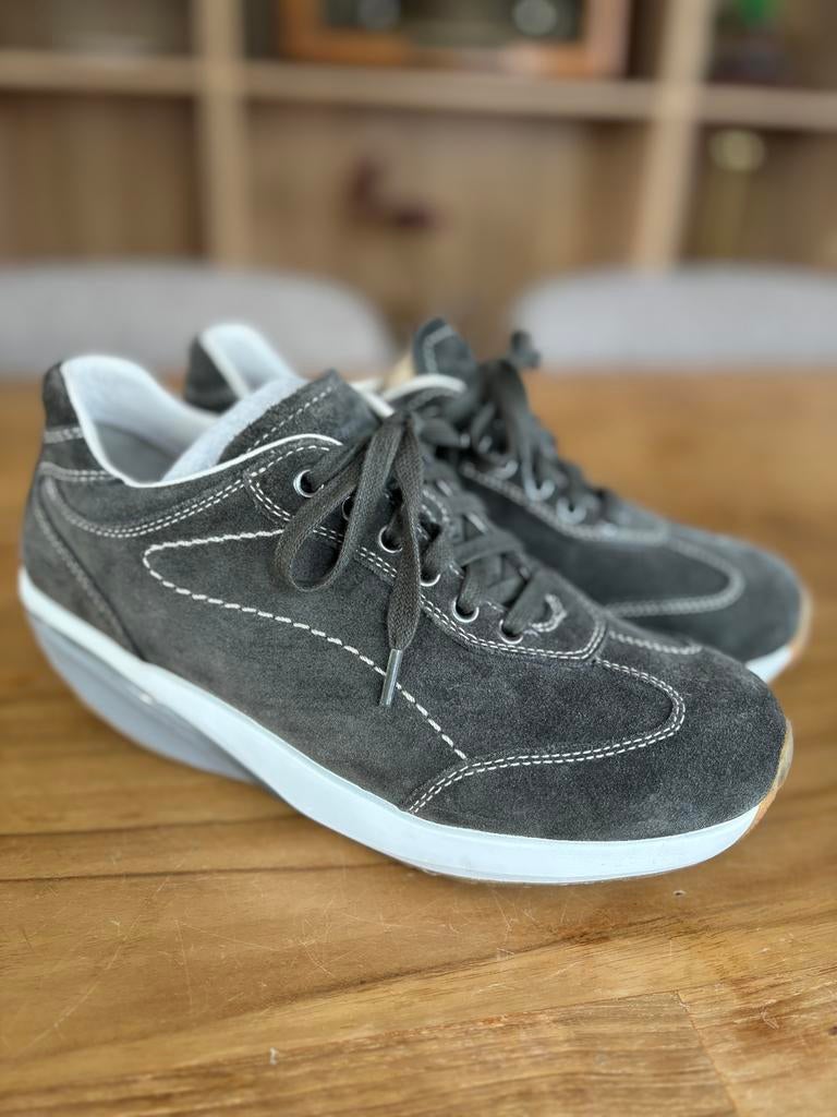 MBT schoenen dames suede grijs mt36 als nieuw, Ophalen of Verzenden, Grijs, Sneakers of Gympen, Zo goed als nieuw