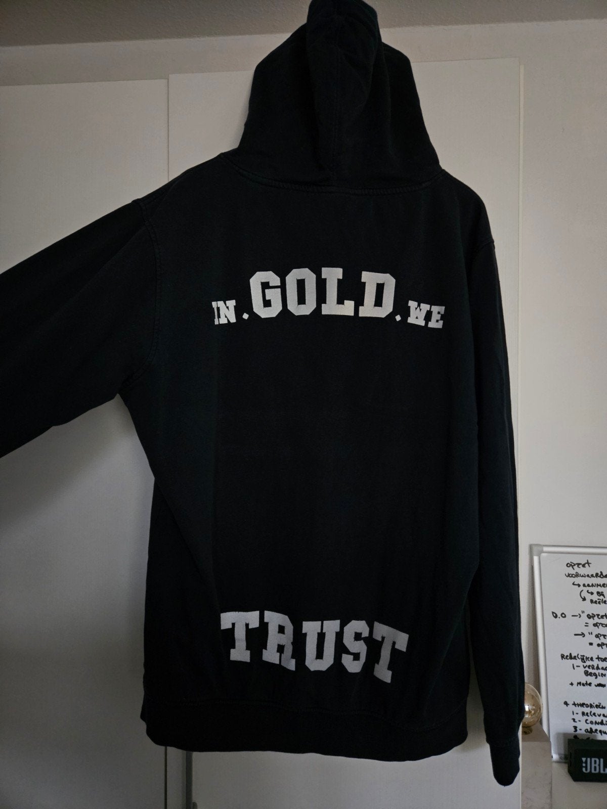 In Gold we Trust hoodie maat M met reflecterende letters, Zo goed als nieuw, In Gold We Trust, Verzenden, Maat 48/50 (M)