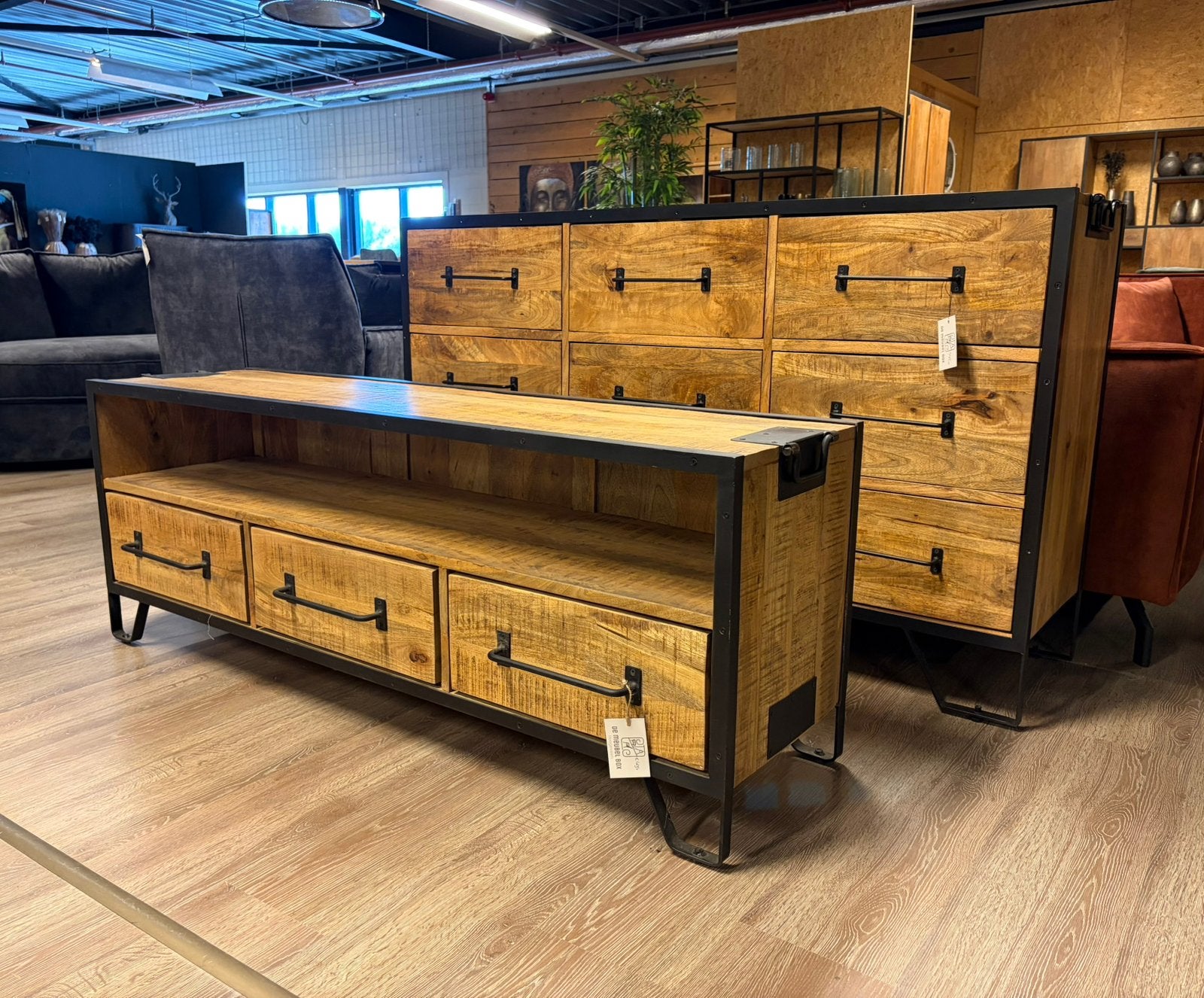 Nieuwe Mango houten meubels - Kast Dressoir tv meubel tafel, Ophalen, Met deur(en), Industrieel landelijk massief hout mangohout zwart metaal