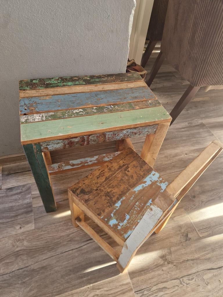Klein steigerhouten bureau met stoeltje - Kinderbureau, Huis en Inrichting, Opbergruimte, Gebruikt, Hout, Kinderbureau