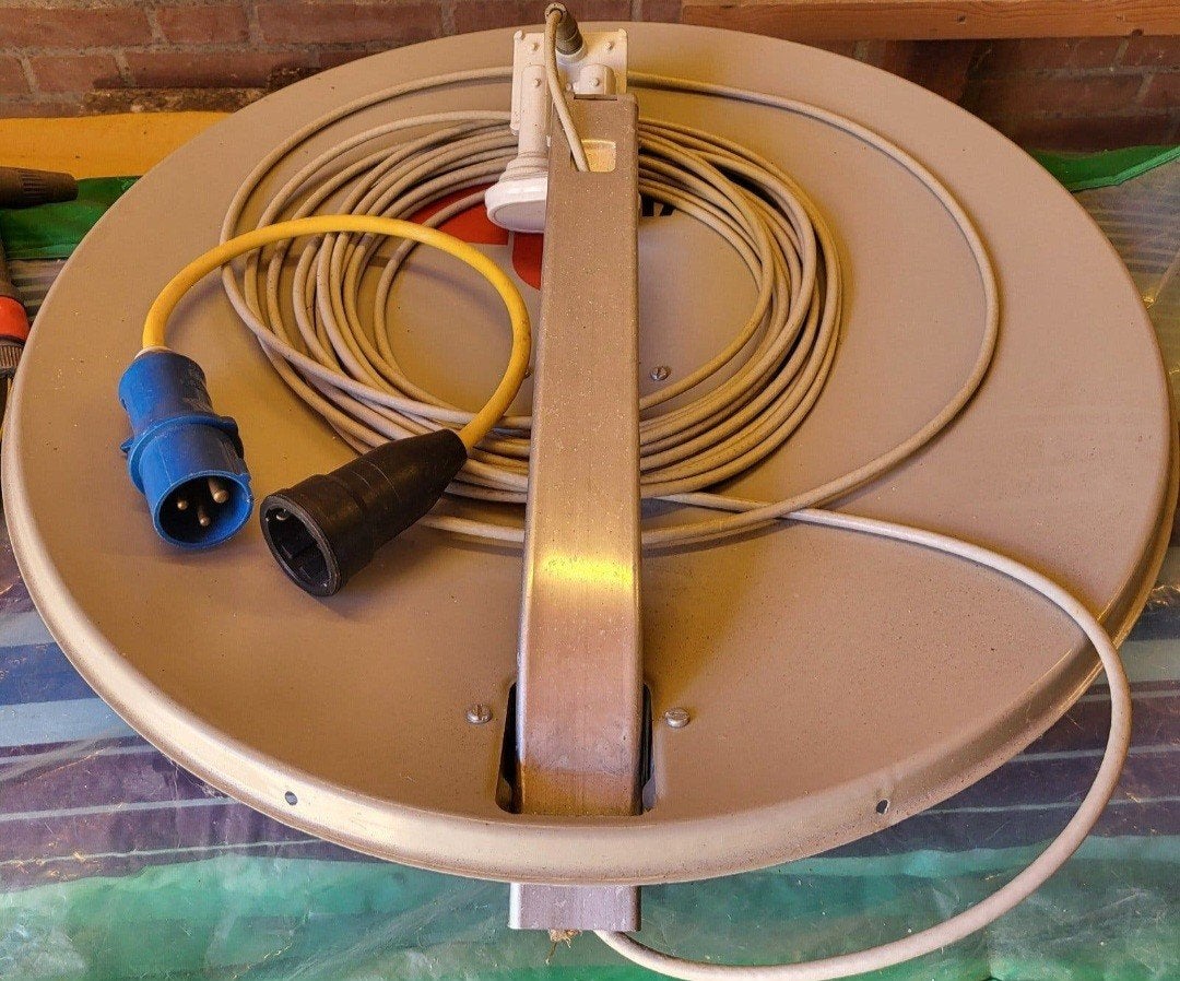 Complete schotel antenne, Ophalen, Zo goed als nieuw, (Schotel)antenne, Overige merken
