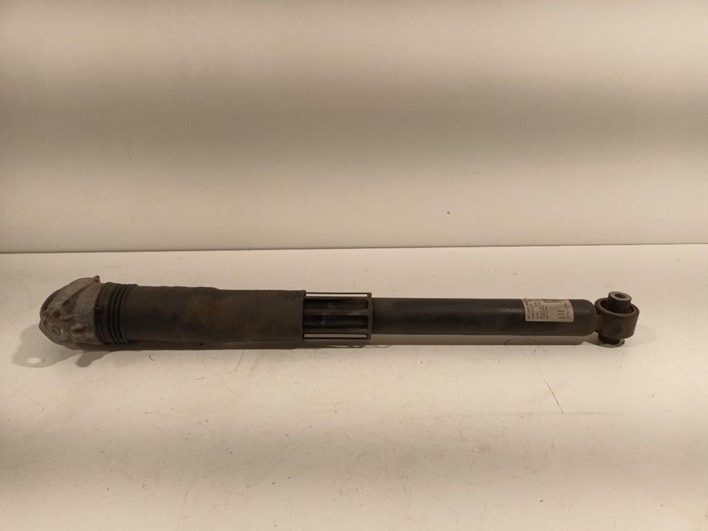 Schokbreker links achter Volkswagen Golf, Onderdelen@venauto.nl, Van der Ven Autorecycling B.V., Gebruikt, Ettenseweg 76, 4706 PB Roosendaal, The Netherlands